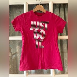 Nike size 10-12 Girls Just Do It. Pink Graphic T-Shirt size Medium kids in VGUC